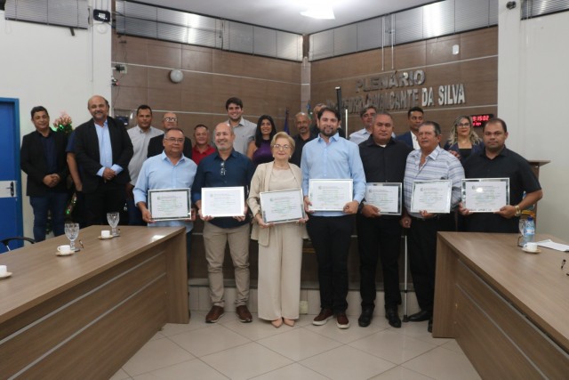 Câmara Realiza Sessão Solene para Entrega de Títulos de Cidadão Honorário