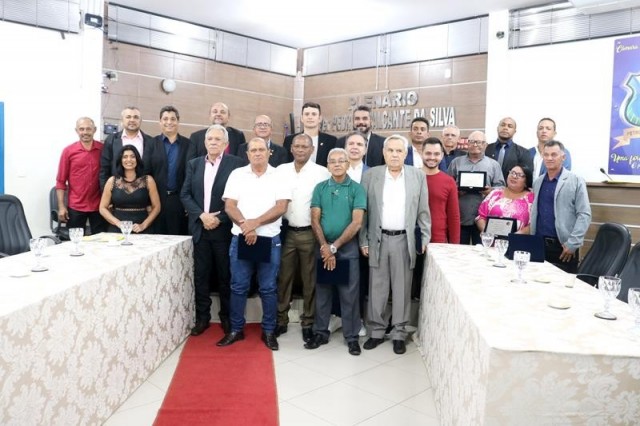 Câmara Municipal Realiza Sessão Solene para Entrega de Títulos de Honra ao Mérito